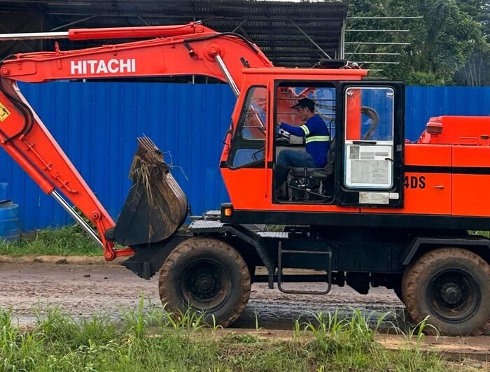 Surplus Hitachi Wheel Excavator