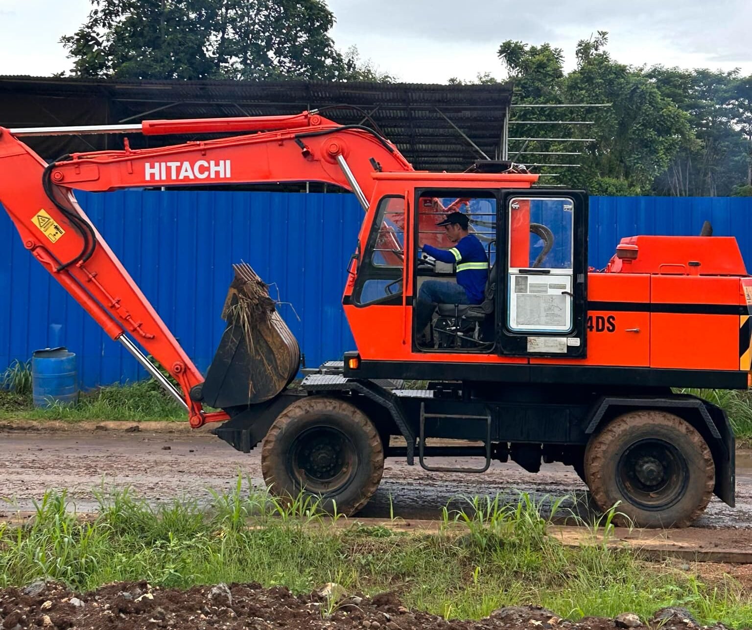 Hitachi Wheel Excavator