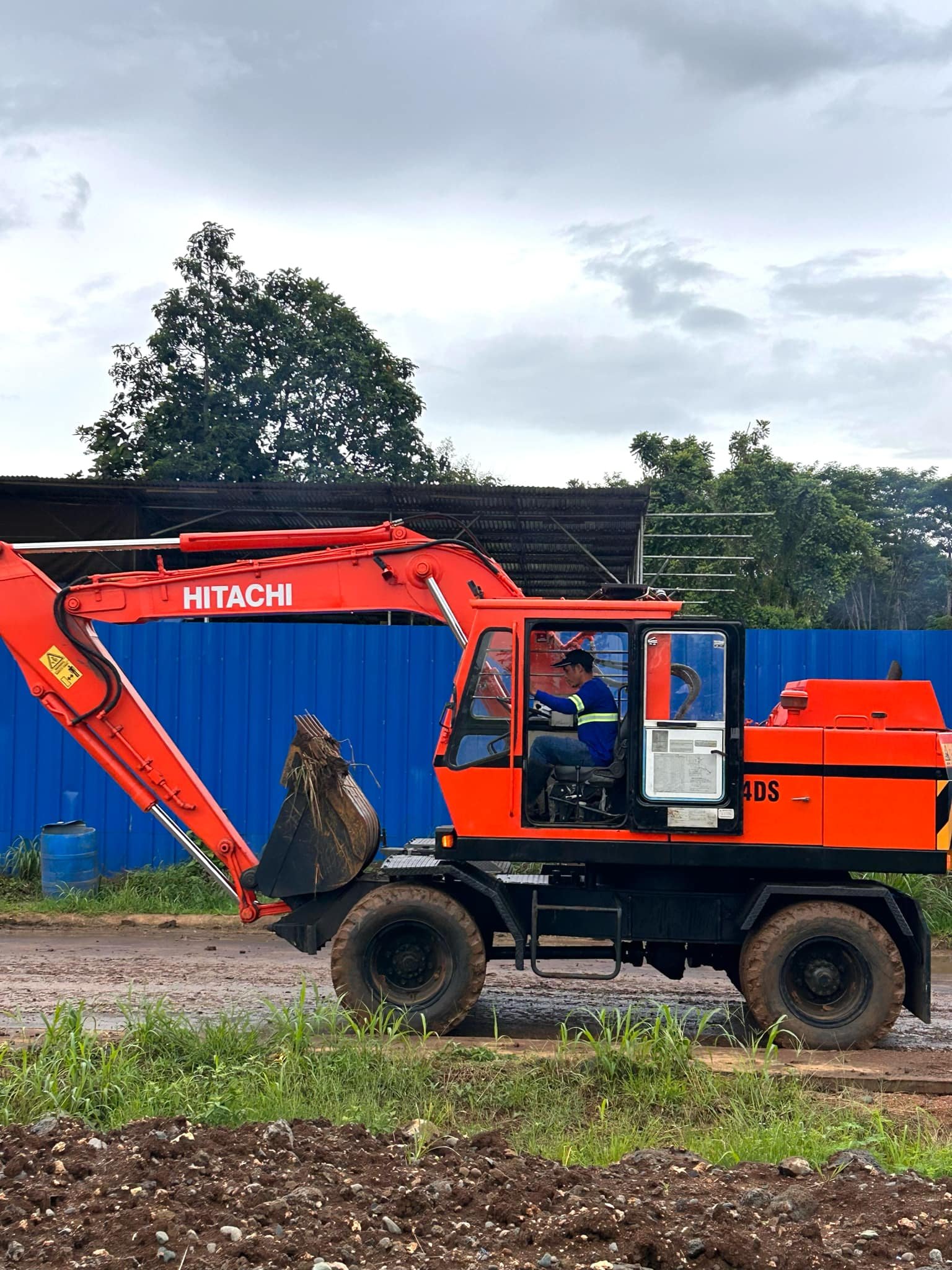Hitachi Wheel Excavator