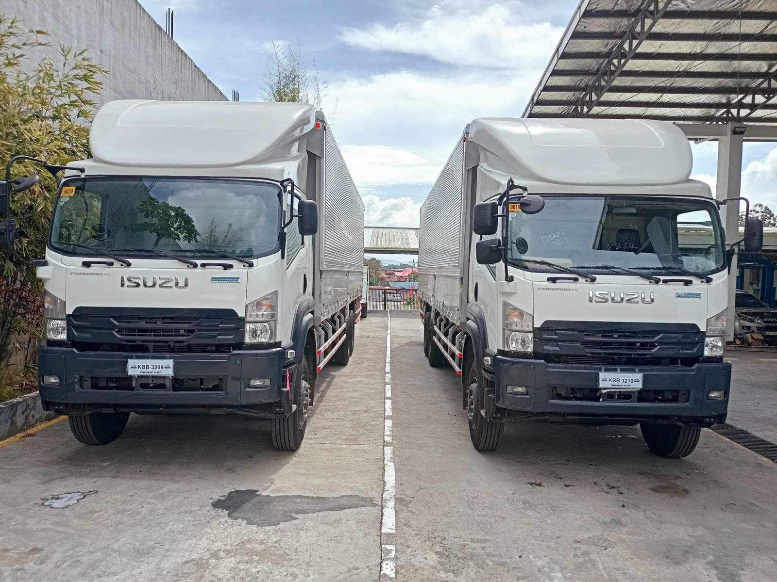 Isuzu FVM34W Wingvan 10 Wheeler – field view