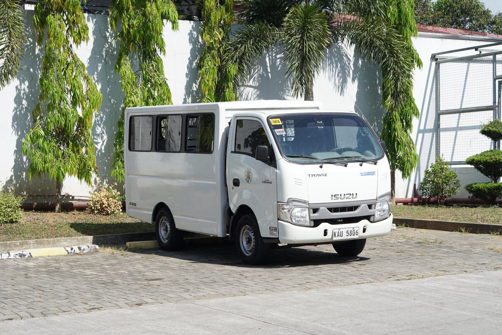 Isuzu Traviz-L Utility