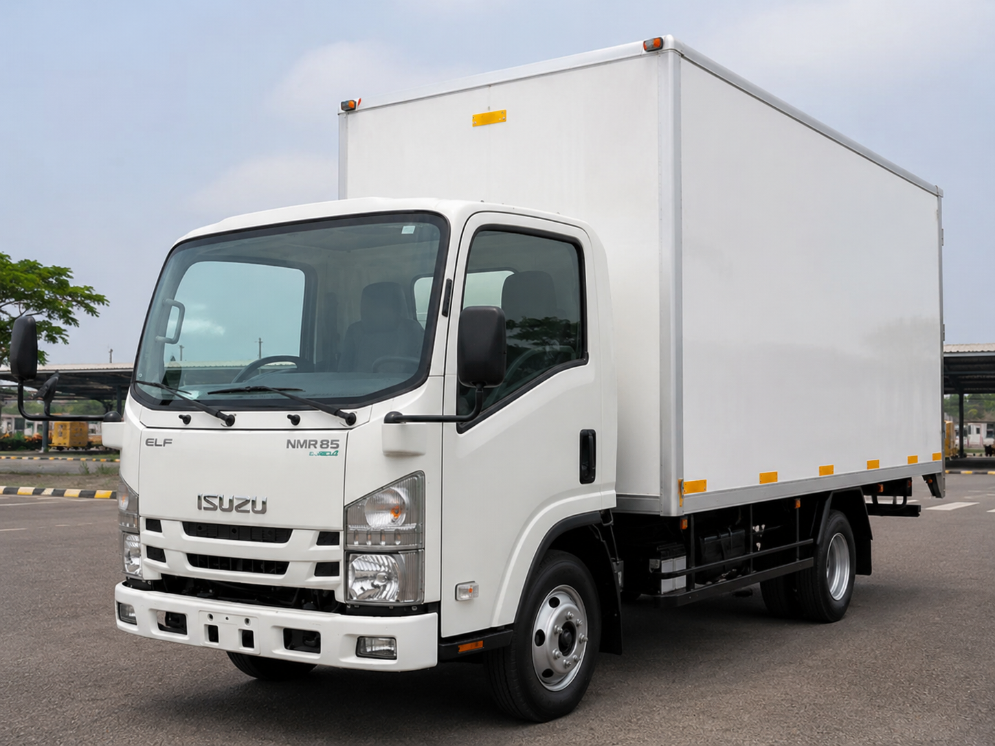 Isuzu Elf 14 Footer NMR85H