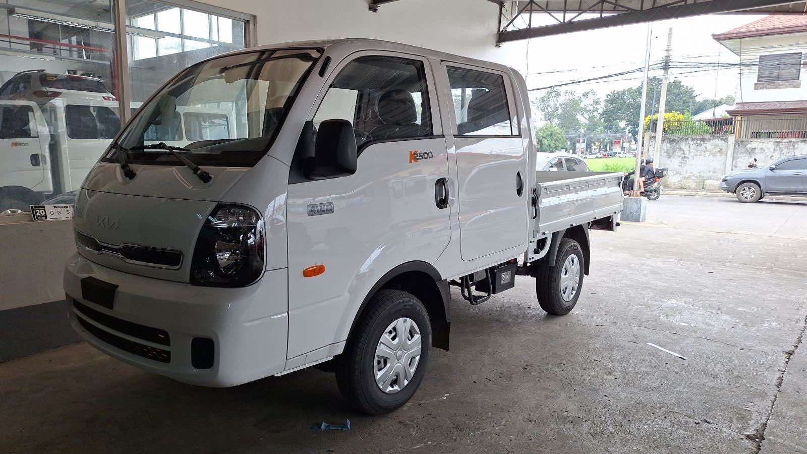 KIA 2.5 MT DOUBLE CAB 4X4 DROPSIDE MT